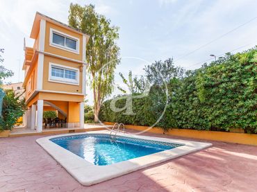 Casa con piscina in vendita a Moncada