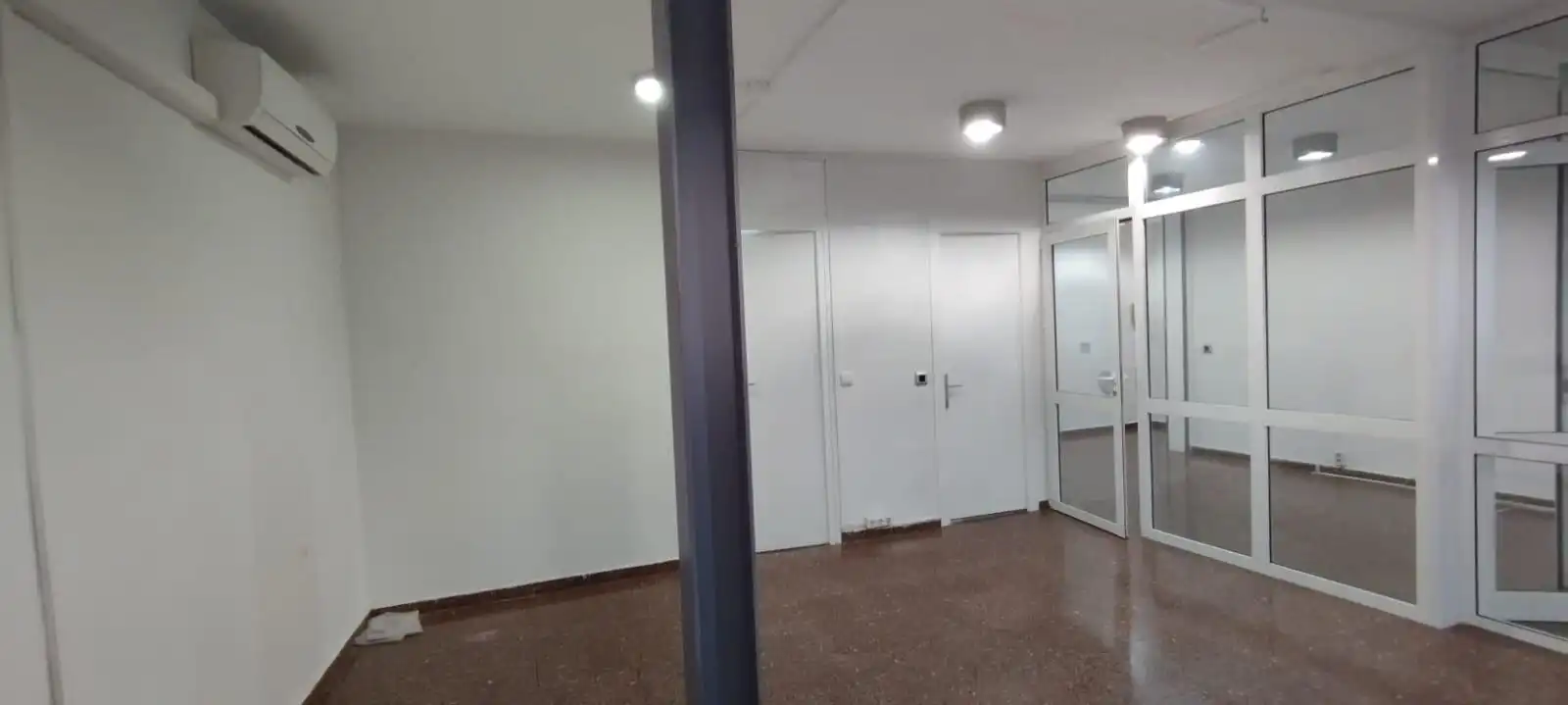 Office for rent in Manresa  with Air Conditioner