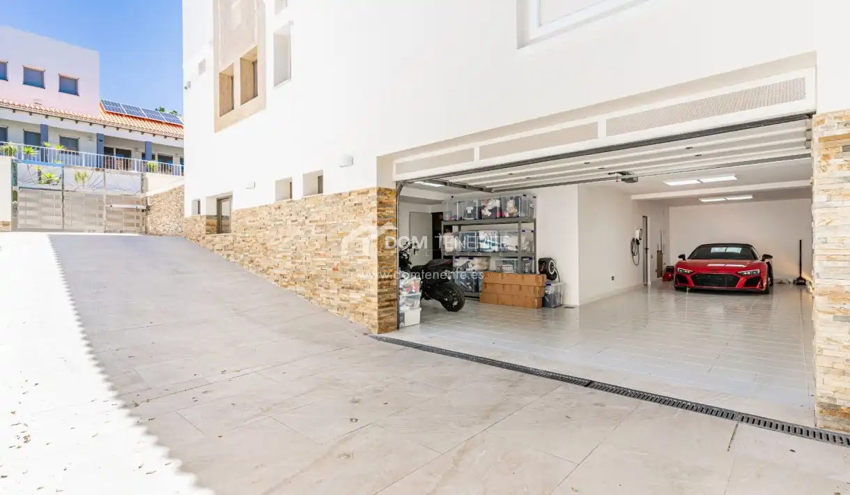 Vista exterior de Casa o chalet en venta en Adeje con Jardín privado, Terraza y Trastero
