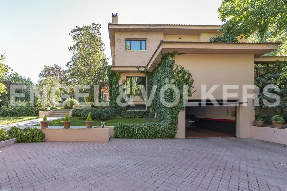 Exterior view of Houses for rent in Pozuelo de Alarcón  with Air Conditioner, Heating and Private garden