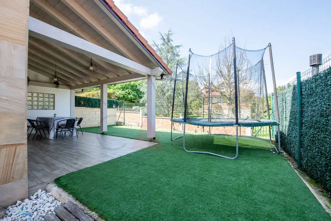 Terraza de Casa o chalet en venta en Villaescusa (Cantabria) con Calefacción, Jardín privado y Terraza