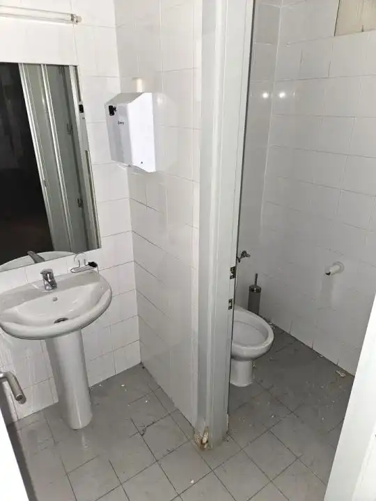 Bany de Local de lloguer en Valdemoro