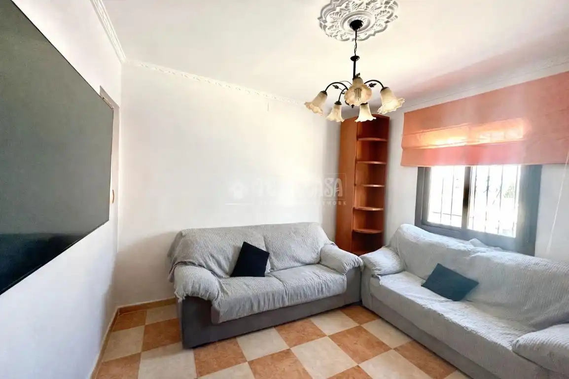 Sala de estar de Casa adosada en venta en Antequera con Aire acondicionado, Trastero y Amueblado