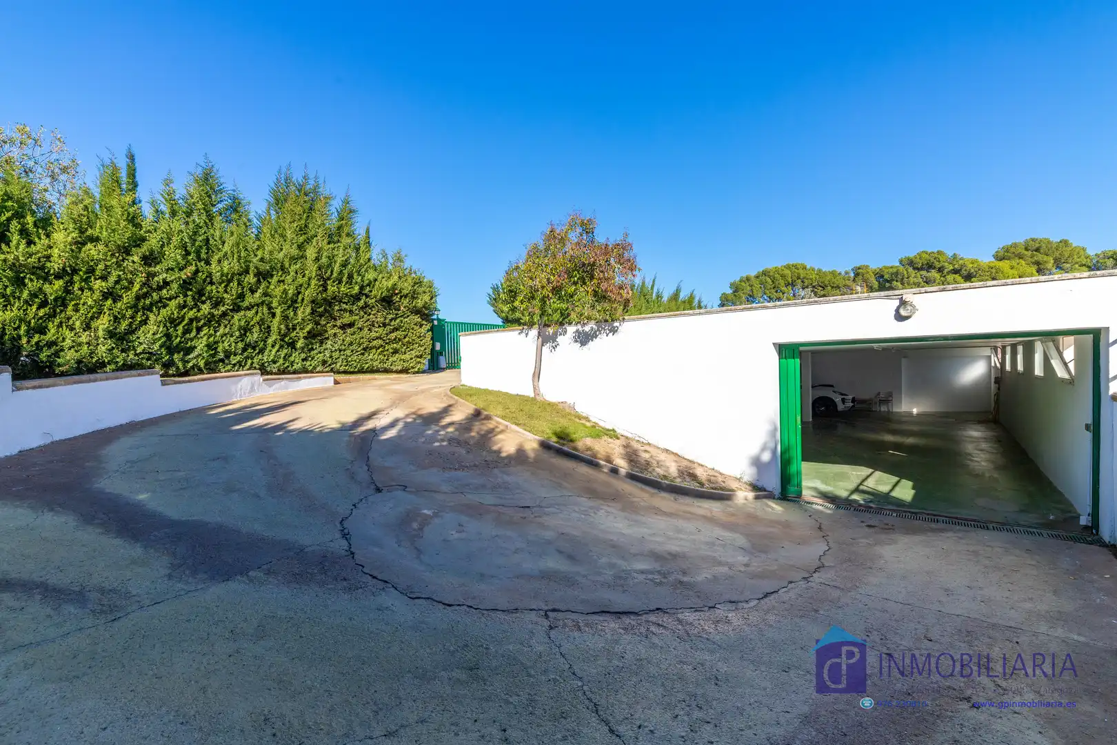 Parking de Casa o chalet en venta en Zaragoza con Aire acondicionado, Calefacción y Jardín privado