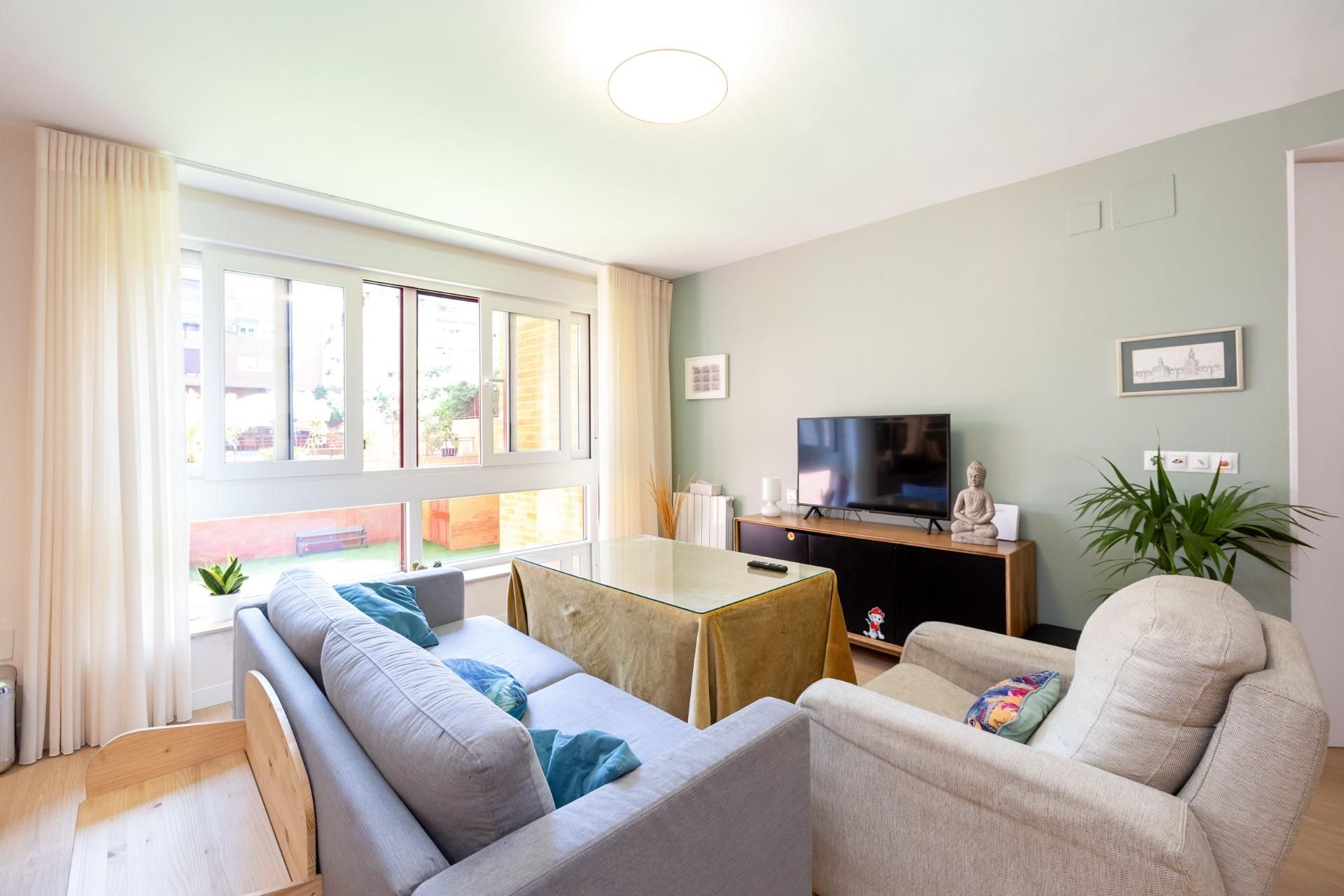 Living room of Flat for sale in  Granada Capital  with Heating and Community pool