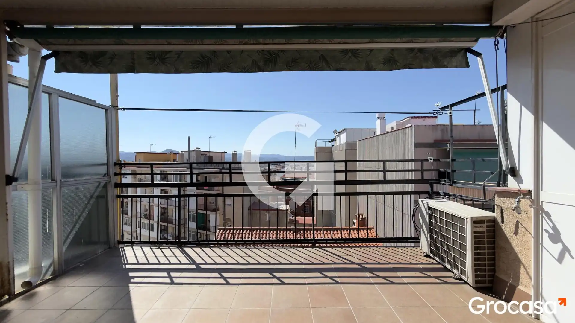 Terrassa de Àtic en venda en Cornellà de Llobregat amb Aire condicionat, Calefacció i Terrassa