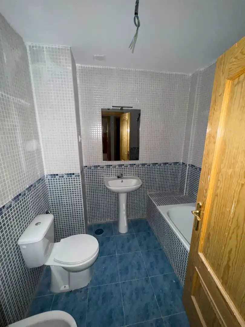 Baño de Piso de alquiler en Malpica de Tajo con Aire acondicionado, Parquet y Se aceptan mascotas