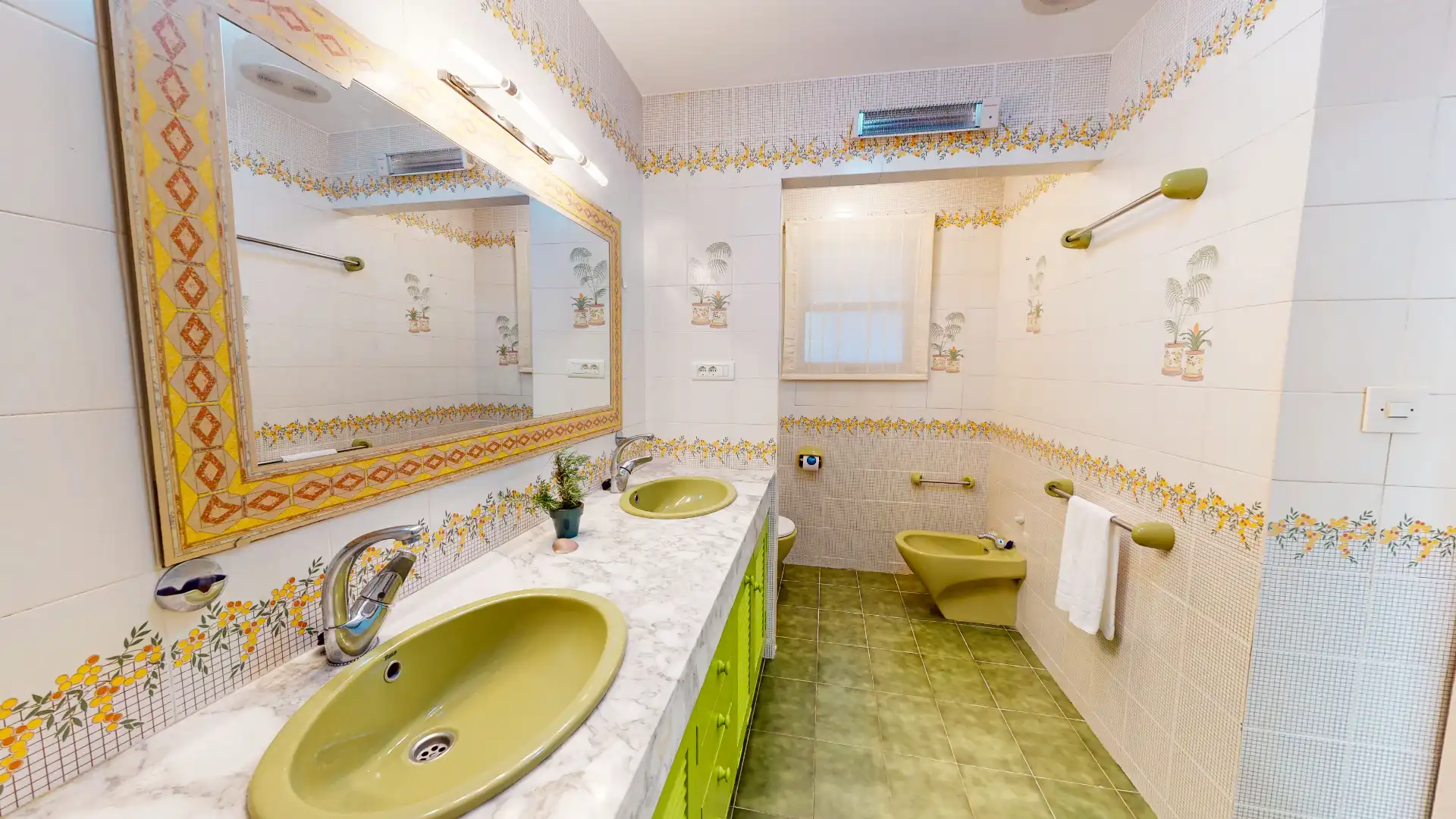 Bathroom of Flat for rent in Dénia  with Air Conditioner, Heating and Terrace