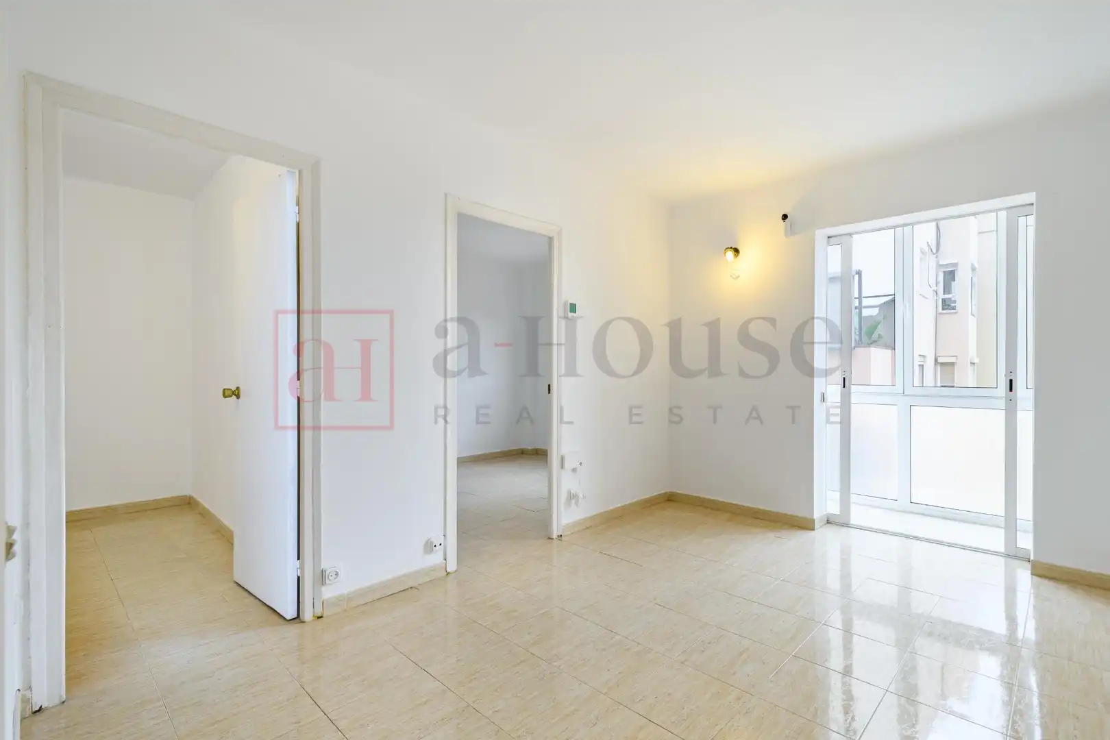 Exterior view of Flat for sale in  Barcelona Capital  with Storage room and Balcony