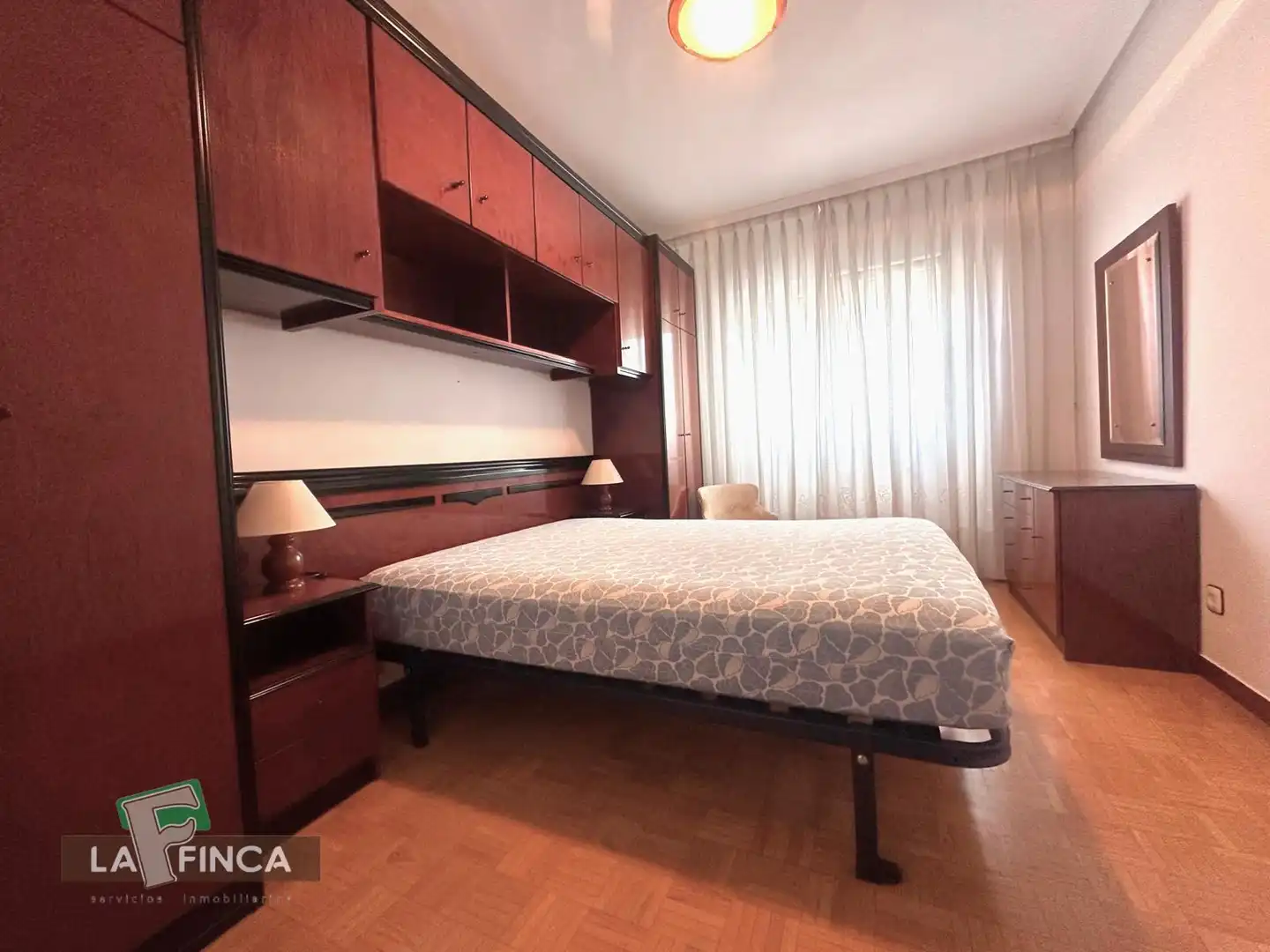 Habitación de Piso en venta en Oviedo  con Calefacción, Parquet y Amueblado