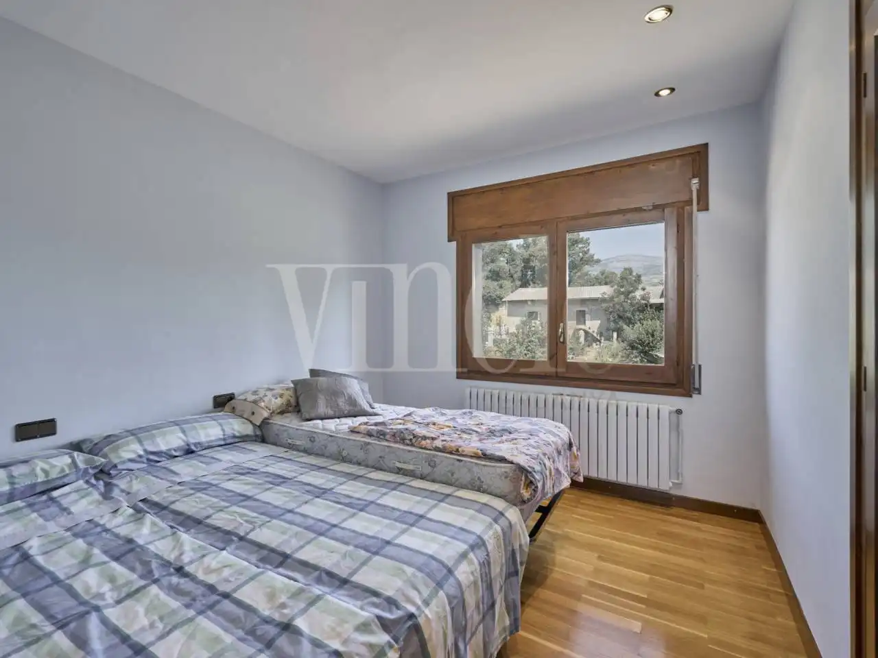 Dormitori de Casa o xalet en venda en Puigcerdà amb Calefacció, Jardí privat i Parquet