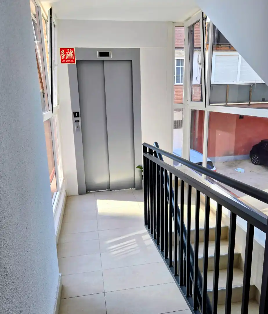 Piso con ascensor en venta en Avenida de San Luis, imagen 2