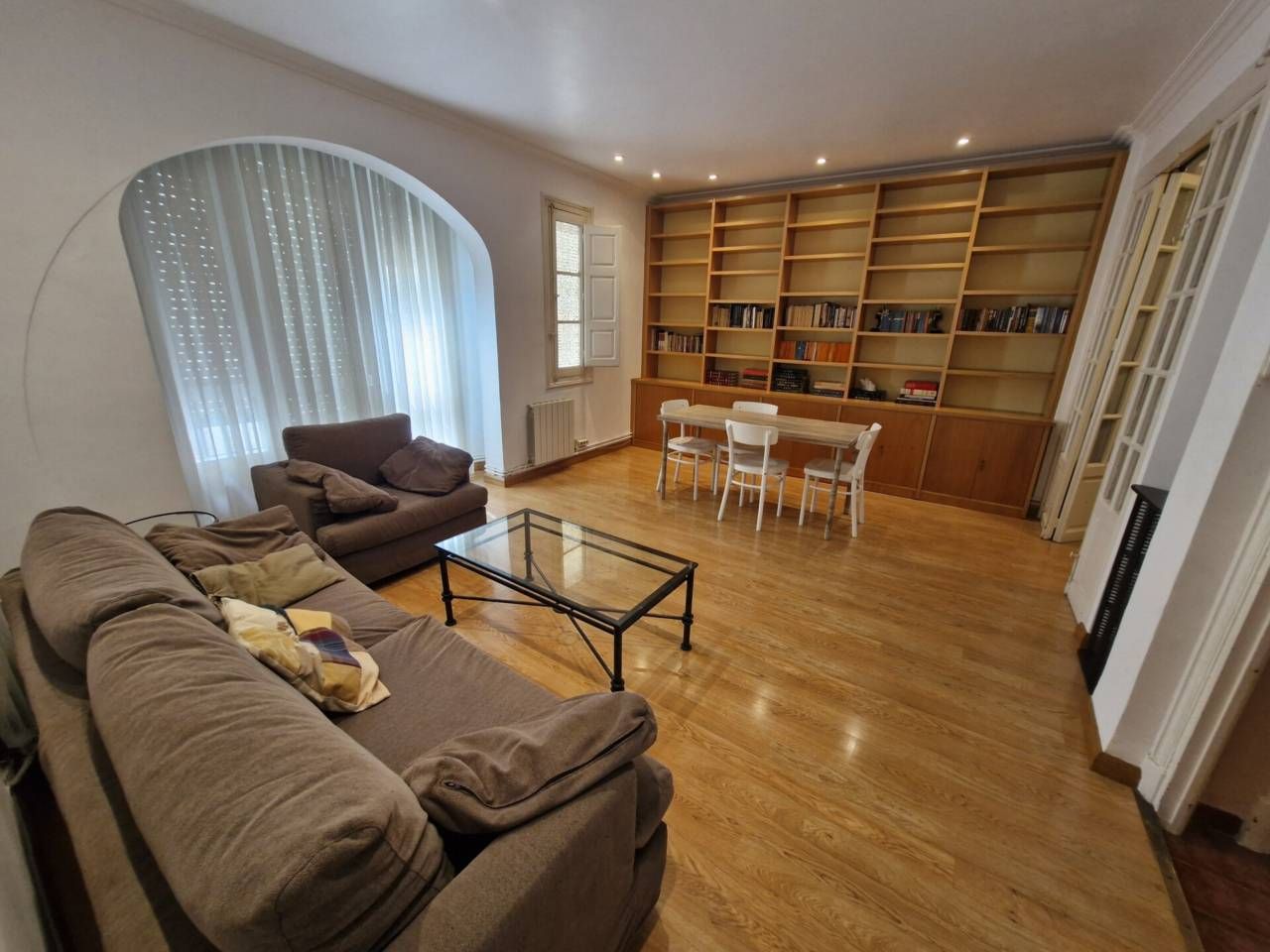 Sala d'estar de Pis de lloguer en  Logroño amb Calefacció, Parquet i Moblat