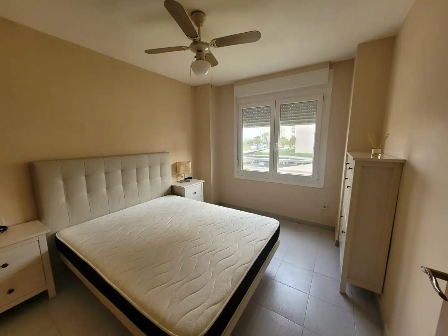 Habitación de Apartamento en venta en Alicante / Alacant con Jardín privado, Terraza y Amueblado