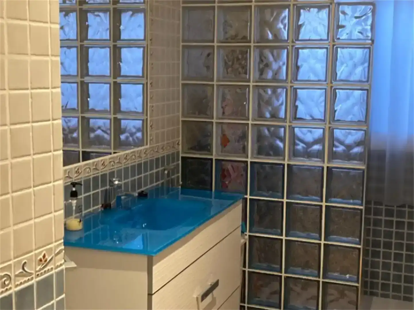 Bany de Casa adosada en venda en Algodonales amb Aire condicionat, Parquet i Traster