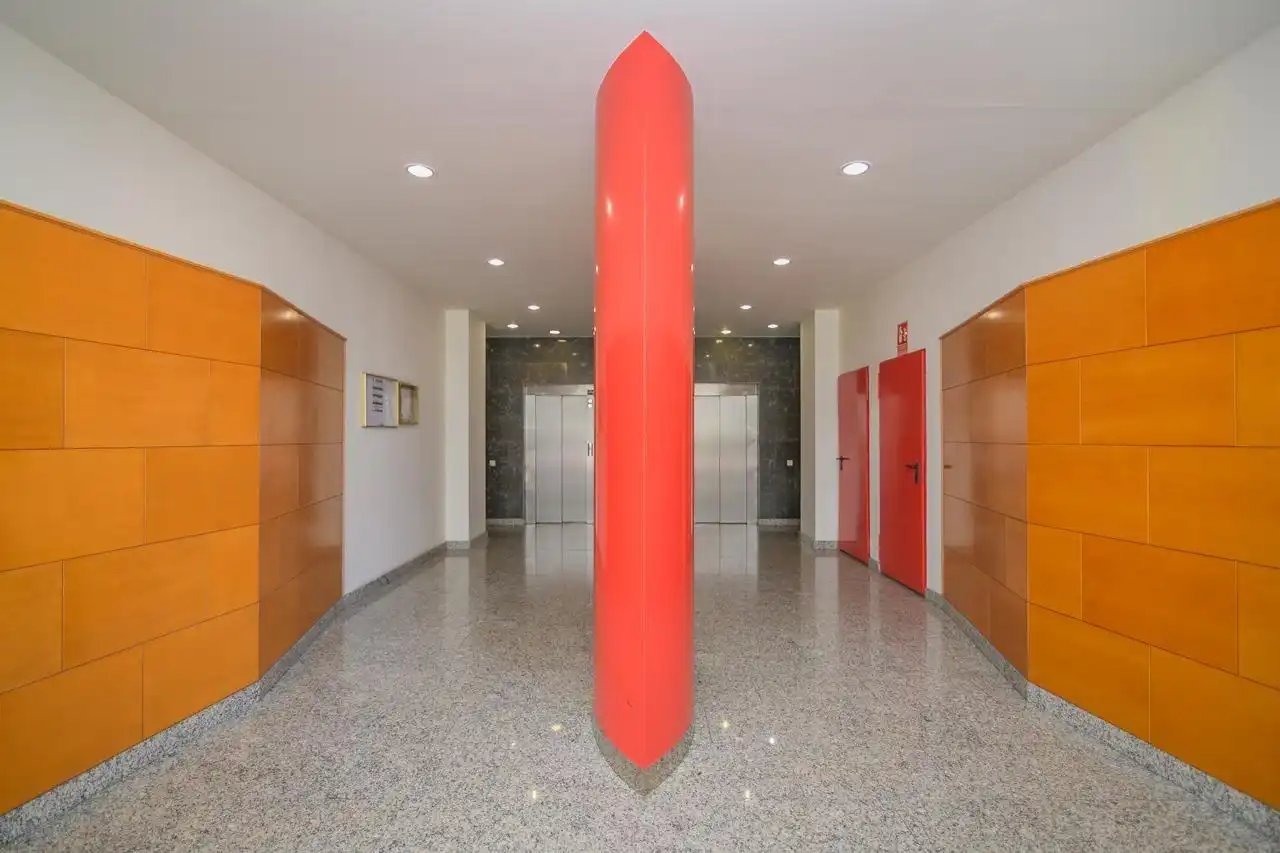 Wohnung zum Verkauf in Barcelona mit Klimaanlage, Heizung und Balkon