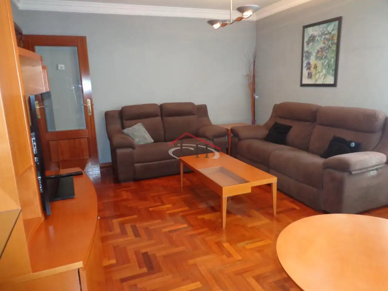 Sala d'estar de Pis de lloguer en León Capital  amb Calefacció, Parquet i Moblat