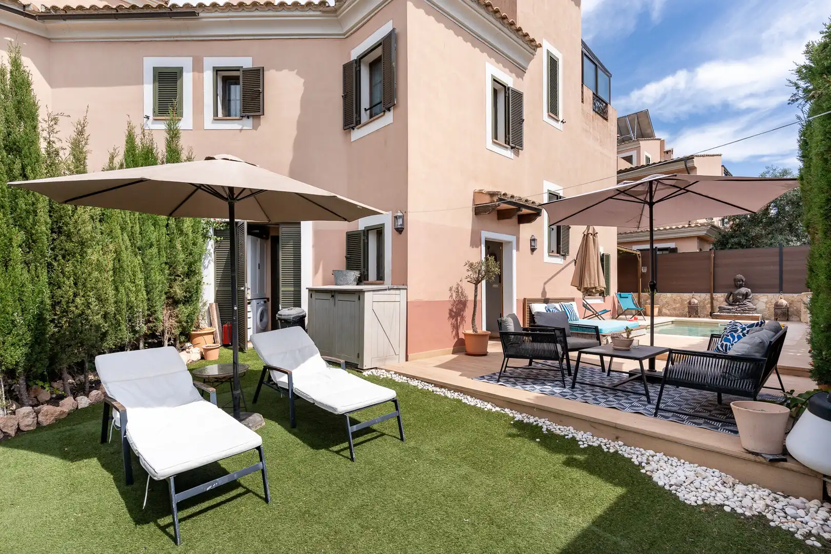 Terrasse von Einfamilien-Reihenhaus zum Verkauf in Llucmajor mit Privatgarten, Terrasse und Schwimmbad