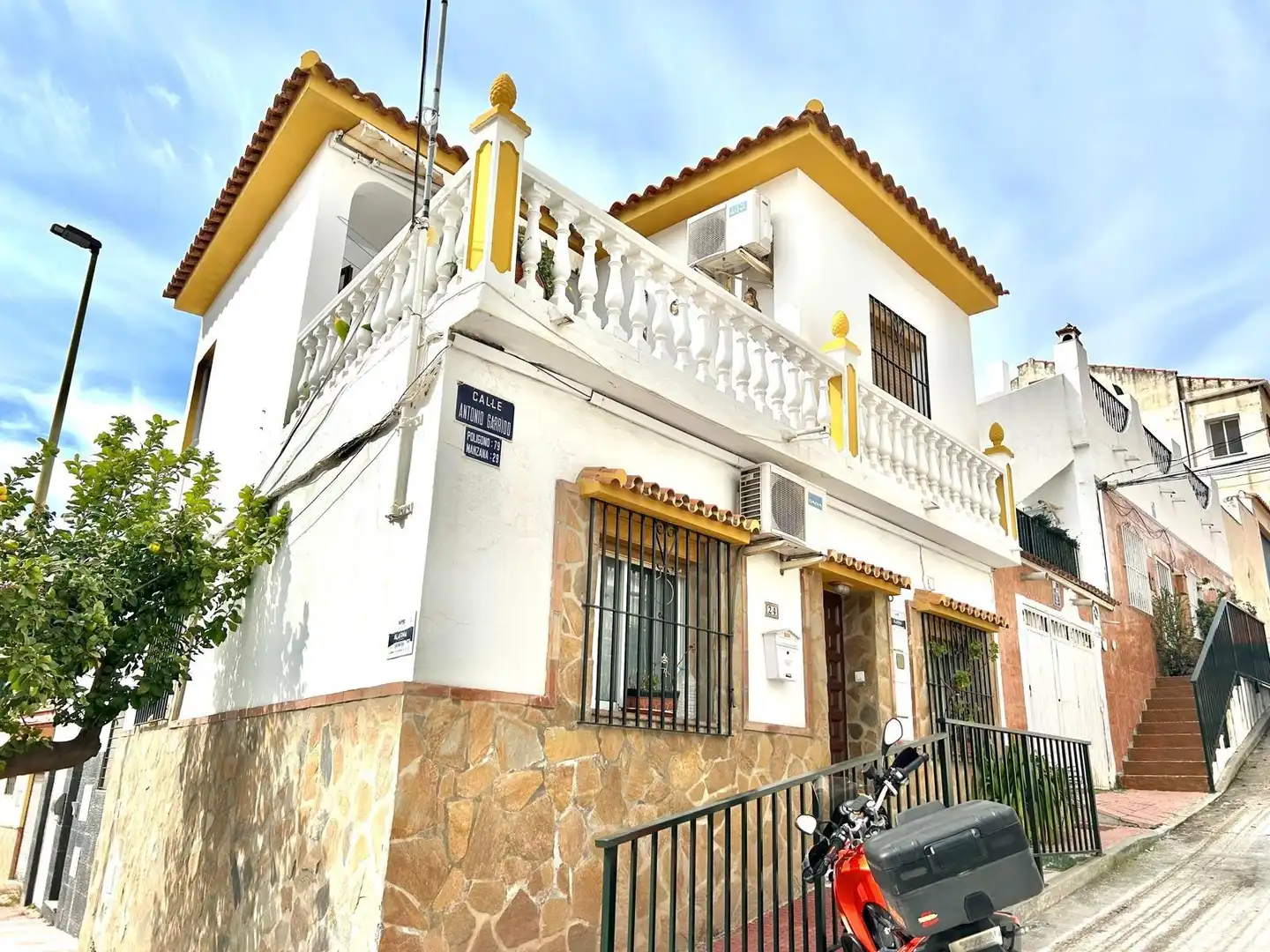 Exterior view of Houses for sale in Málaga  with Air Conditioner and Terrace