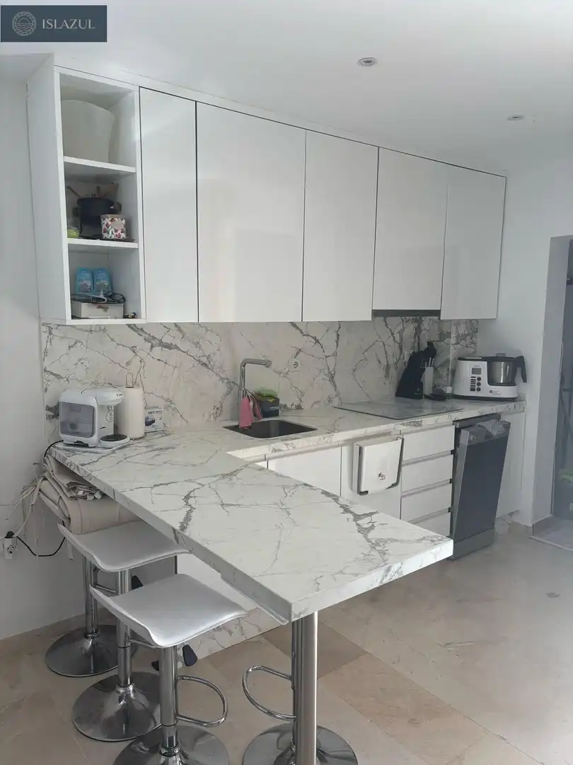 Cuina de Casa adosada en venda en Isla Cristina amb Aire condicionat, Calefacció i Jardí privat