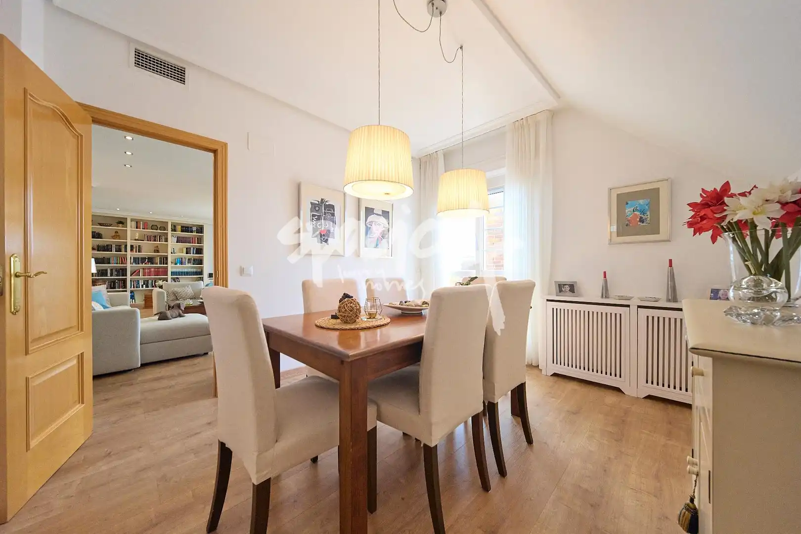 Esszimmer von Dachboden zum Verkauf in Majadahonda mit Heizung, Terrasse und Abstellraum