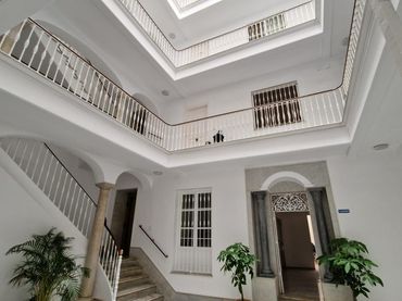 Flat with balcony for sale in Centro Histórico