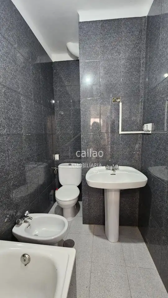 Badezimmer von Wohnungen zum Verkauf in Ferrol