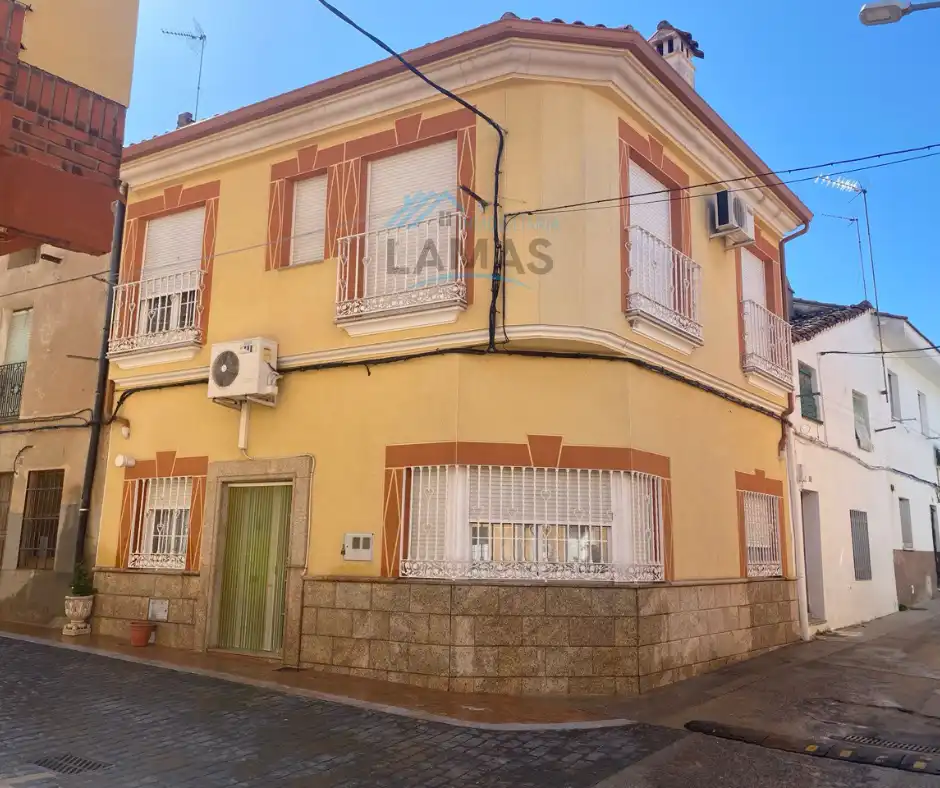 Maison avec terrasse à vendre à Calle Guzmán El Bueno 2