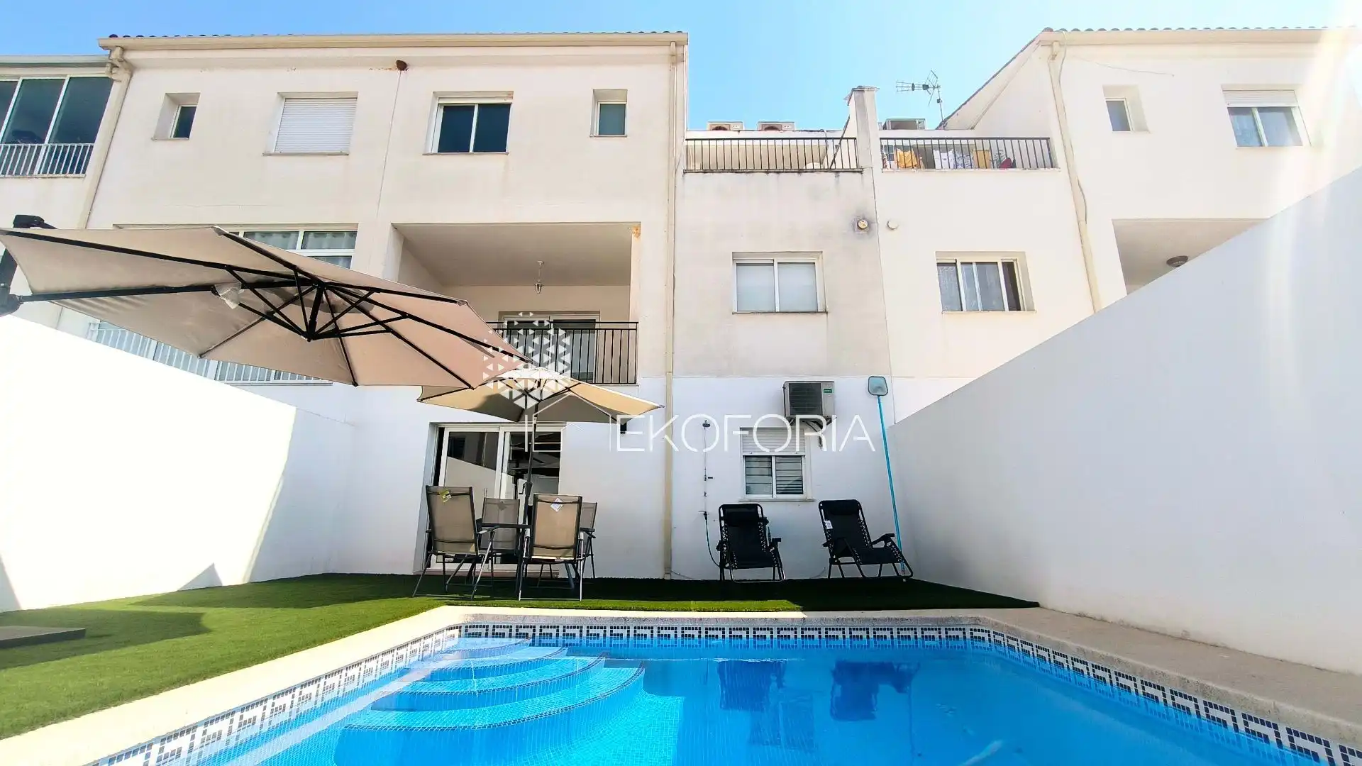 Piscina de Casa adosada en venta en Beneixida con Aire acondicionado, Calefacción y Jardín privado