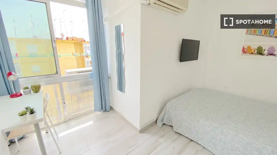 Bedroom of Flat for rent in Sevilla  with Air Conditioner, Heating and Furnished