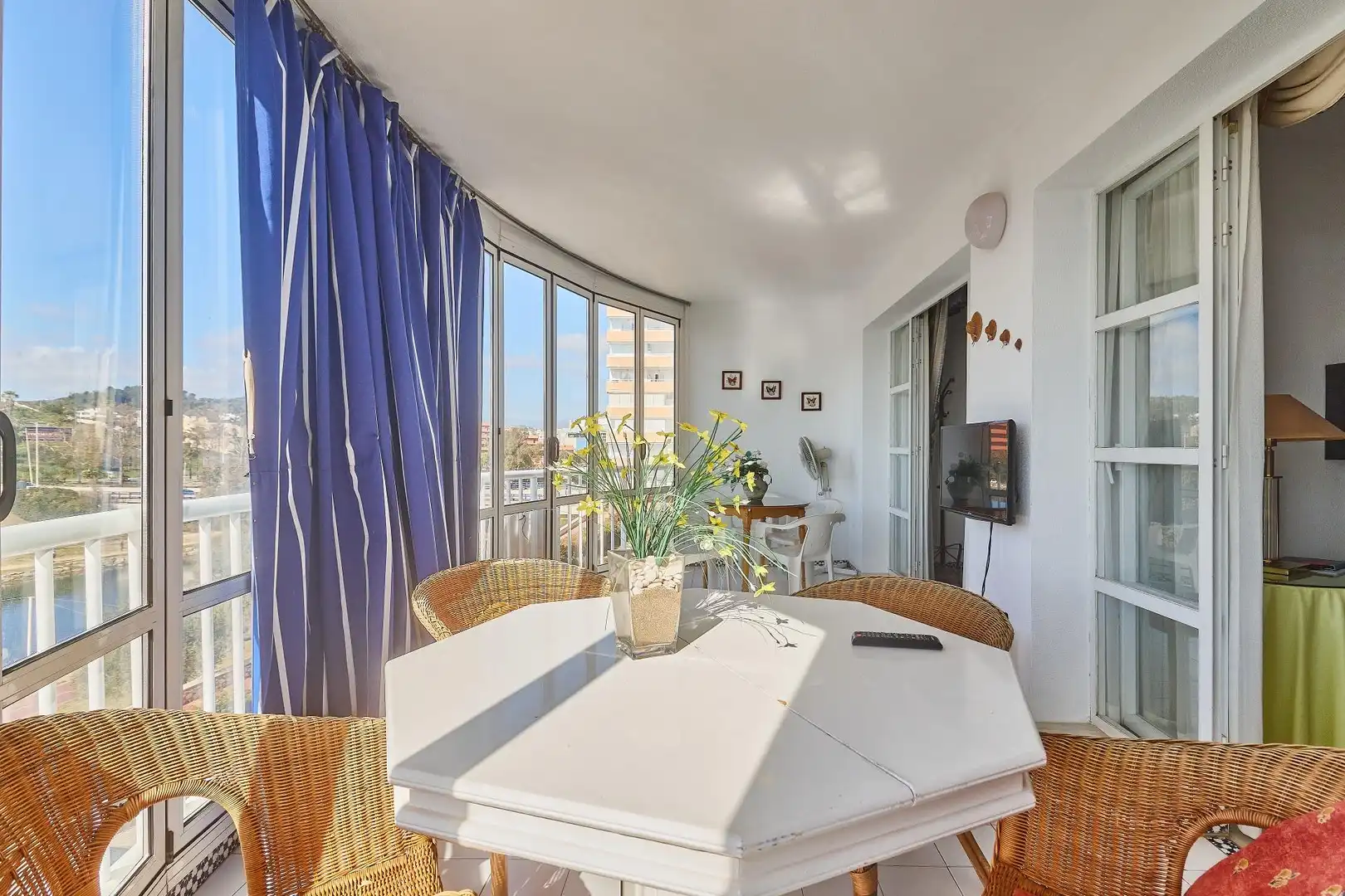 Bedroom of Flat for sale in Fuengirola  with Air Conditioner, Terrace and Community pool