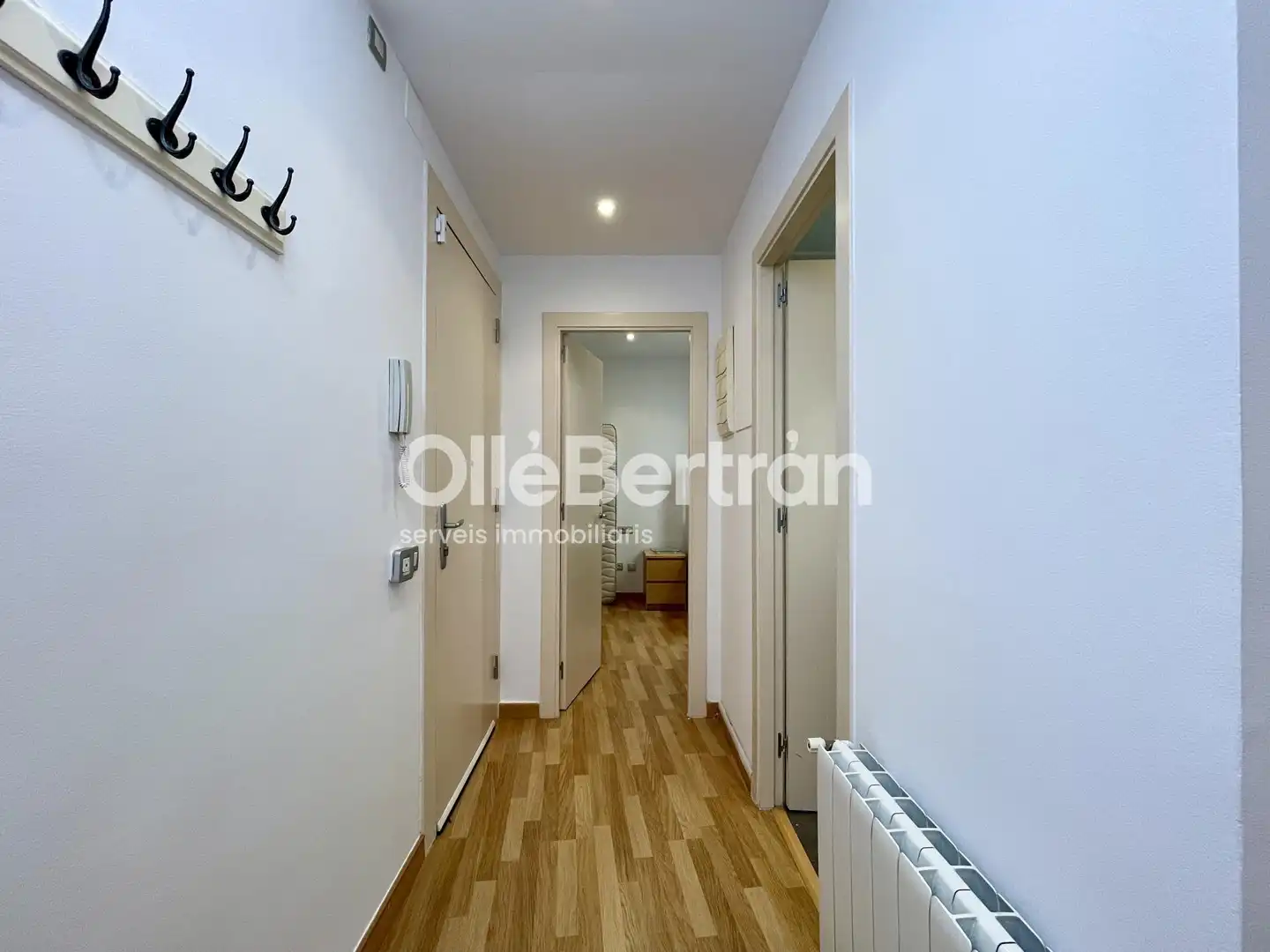 Flat for sale in Barcelona  with Air Conditioner, Heating and Oven