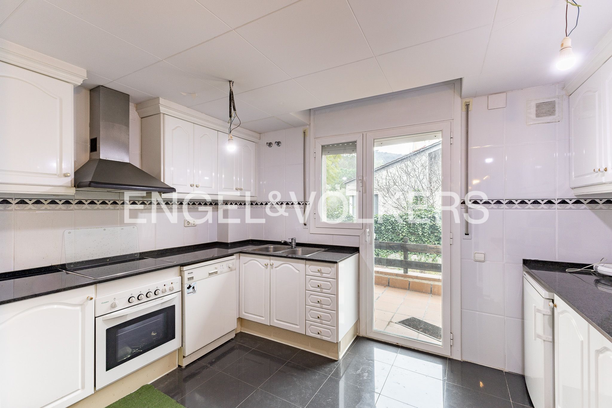 Cuina de Casa o xalet en venda en Òrrius amb Aire condicionat, Calefacció i Jardí privat