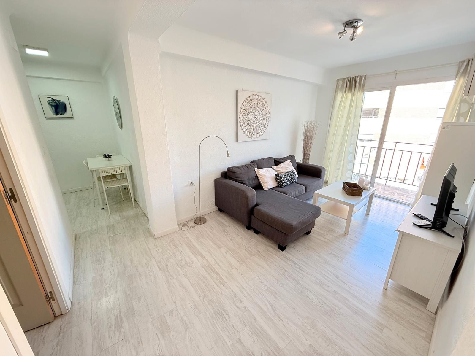 Sala d'estar de Pis en venda en  Madrid Capital amb Aire condicionat, Parquet i Terrassa