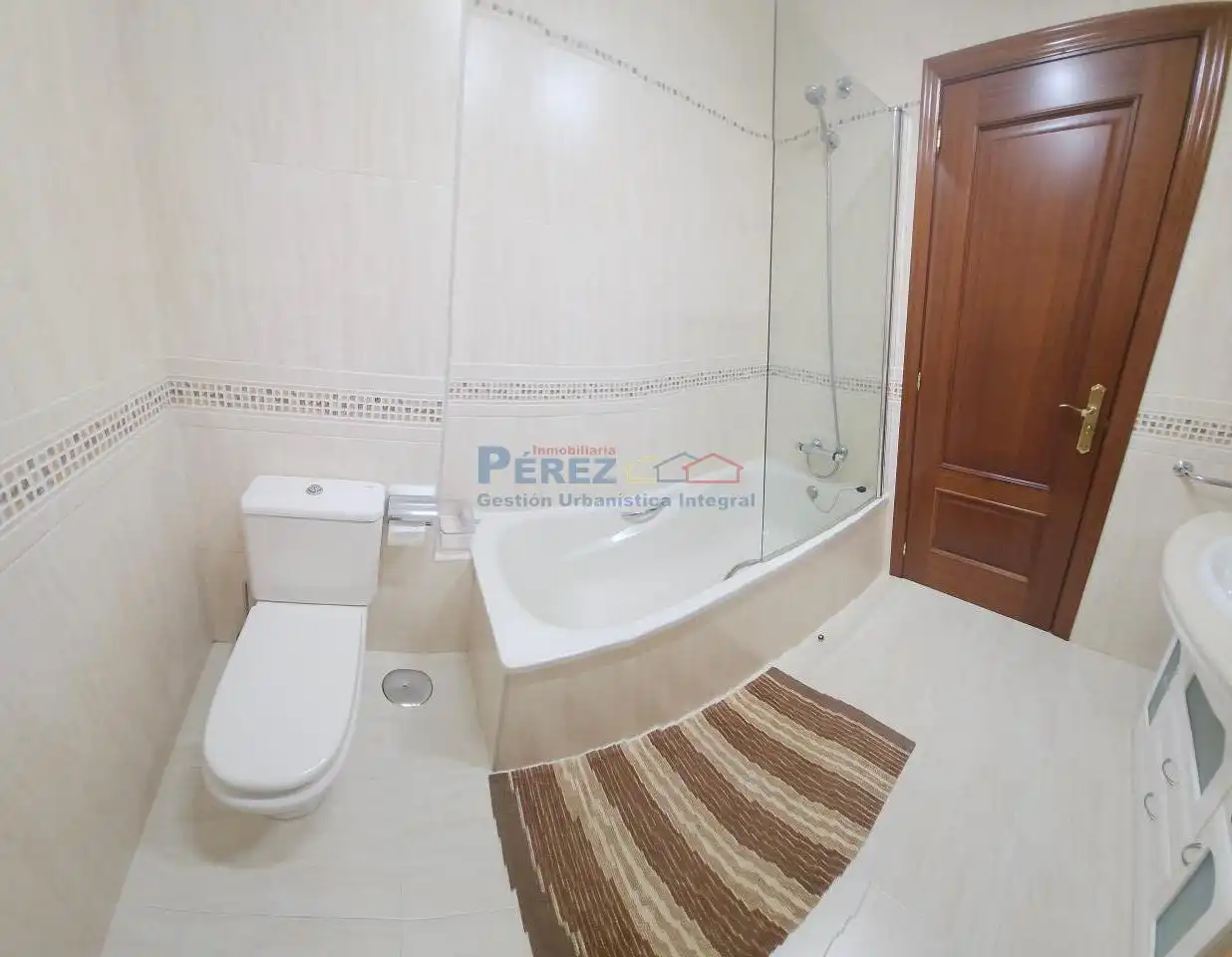 Baño de Piso de alquiler en Fene con Calefacción, Parquet y Trastero