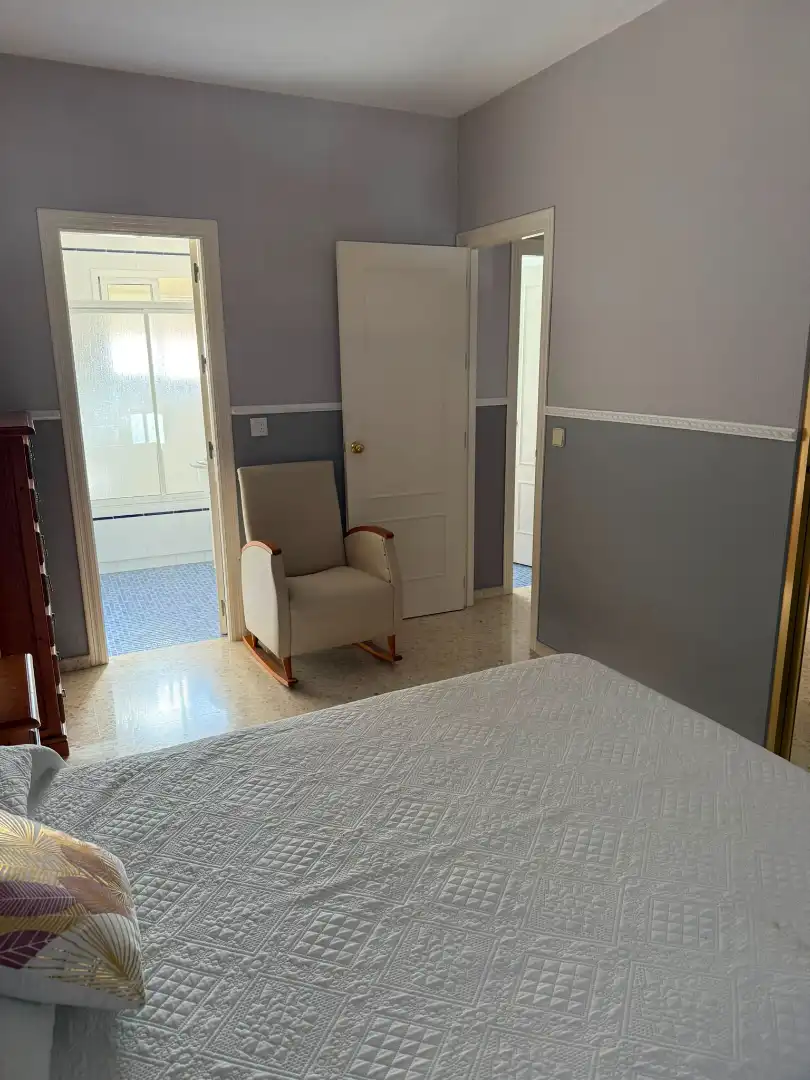 Habitación de Piso en venta en Sevilla con Piscina y Balcón