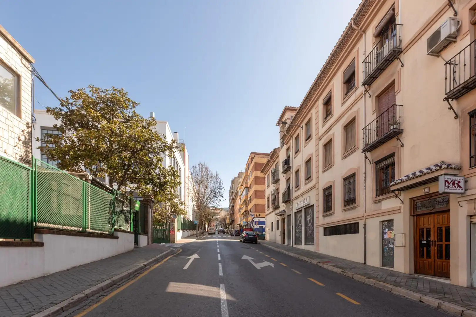 Vista exterior de Estudio en venta en Granada con Aire acondicionado, Calefacción y Alarma