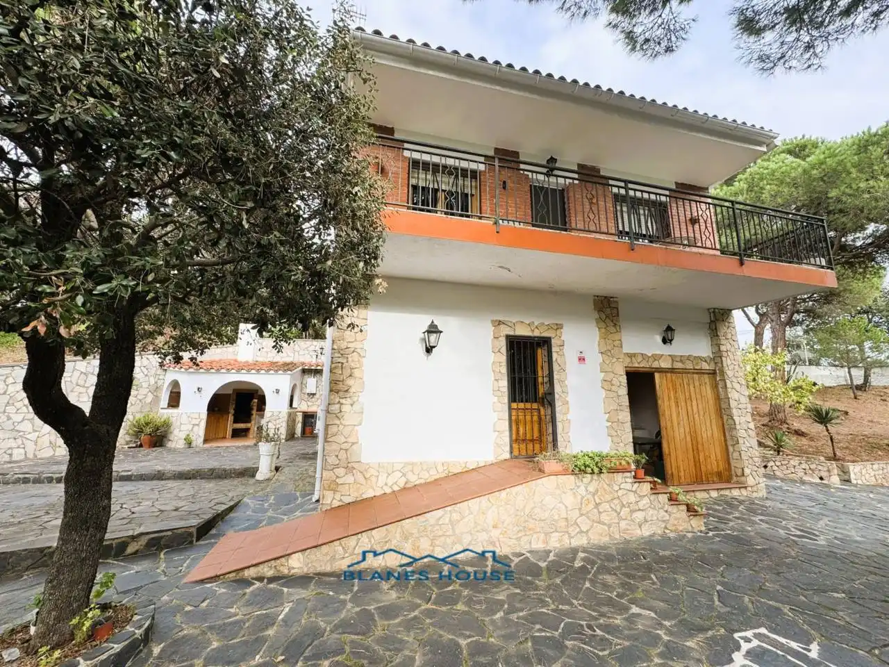 Vista exterior de Casa o xalet en venda en Tordera amb Aire condicionat, Jardí privat i Terrassa