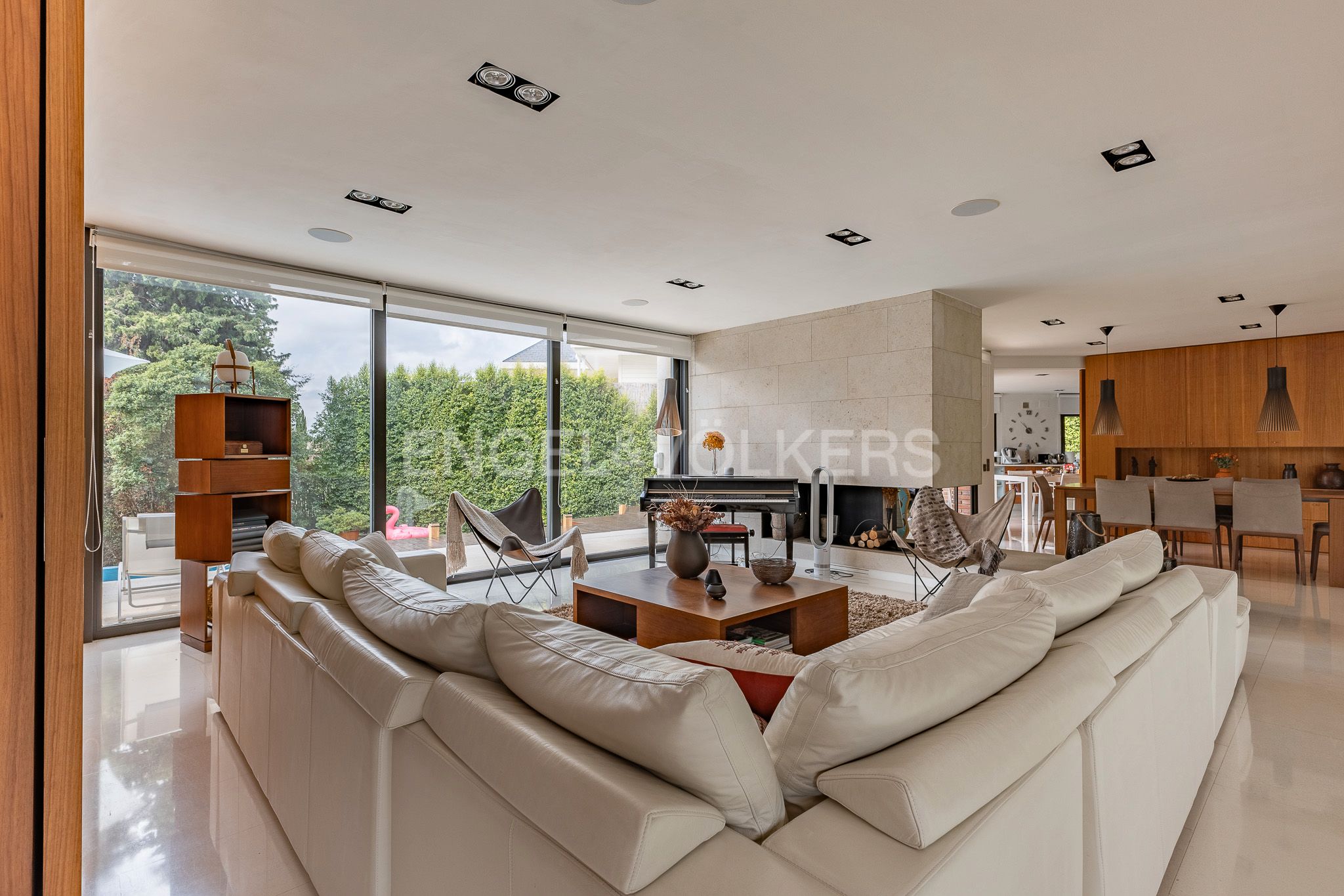 Sala d'estar de Casa o xalet en venda en Cerdanyola del Vallès amb Aire condicionat, Calefacció i Jardí privat