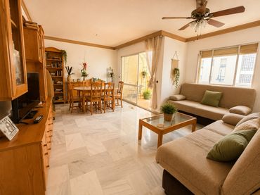 Piso con balcón en venta en Calle jabega