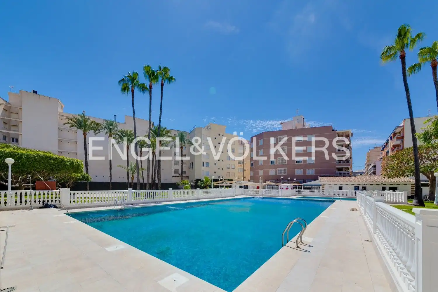 Swimming pool of Flat for sale in Torrevieja  with Air Conditioner, Heating and Private garden