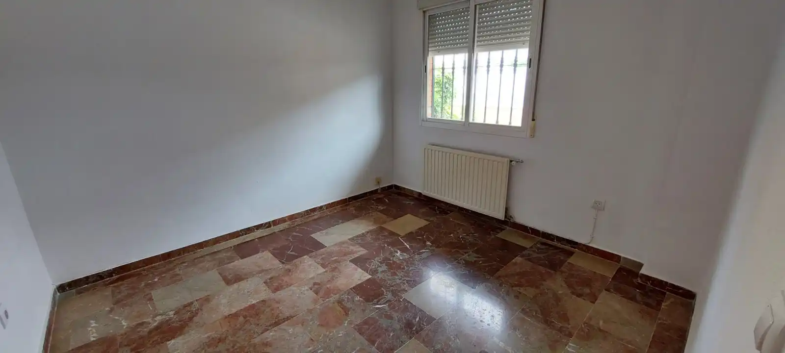 Habitación de Casa adosada de alquiler en Badajoz con Calefacción, Jardín privado y Terraza