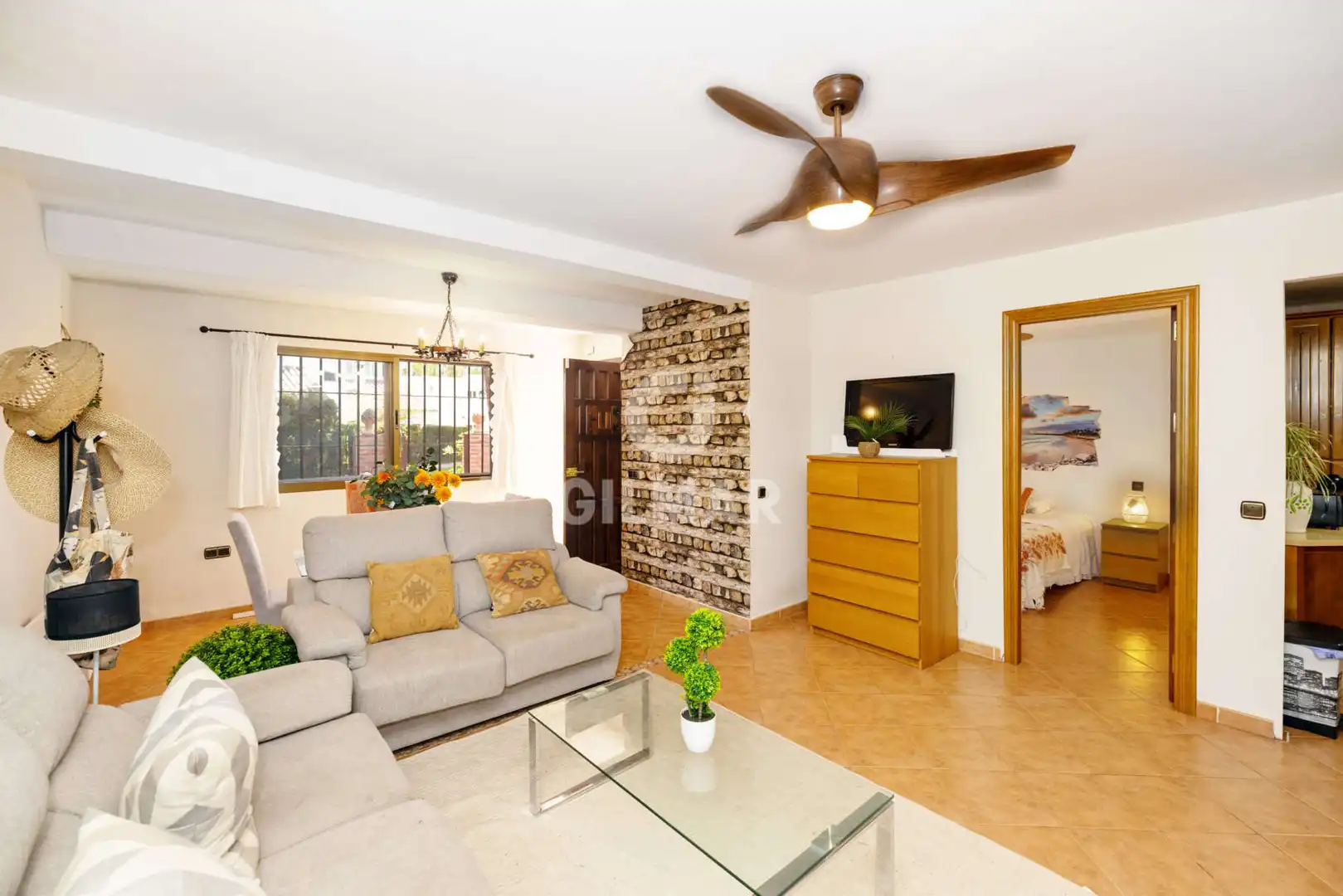 Sala de estar de Casa adosada en venta en Estepona con Jardín privado