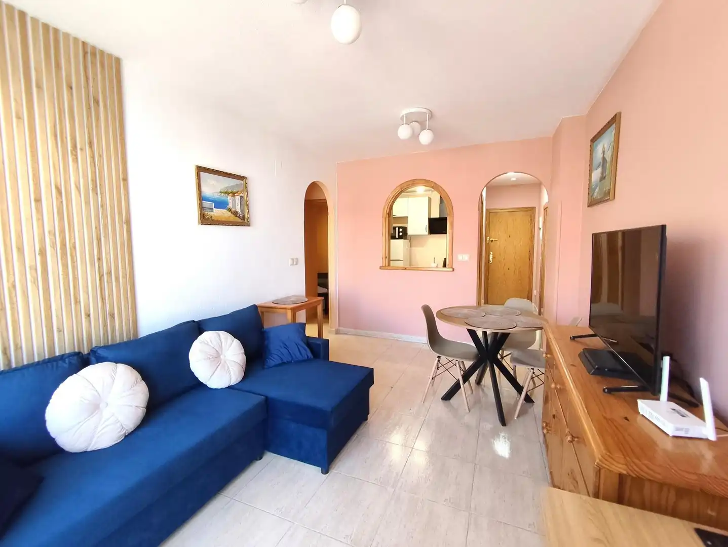 Sala d'estar de Apartament de lloguer en Torrevieja amb Aire condicionat, Moblat i Balcó