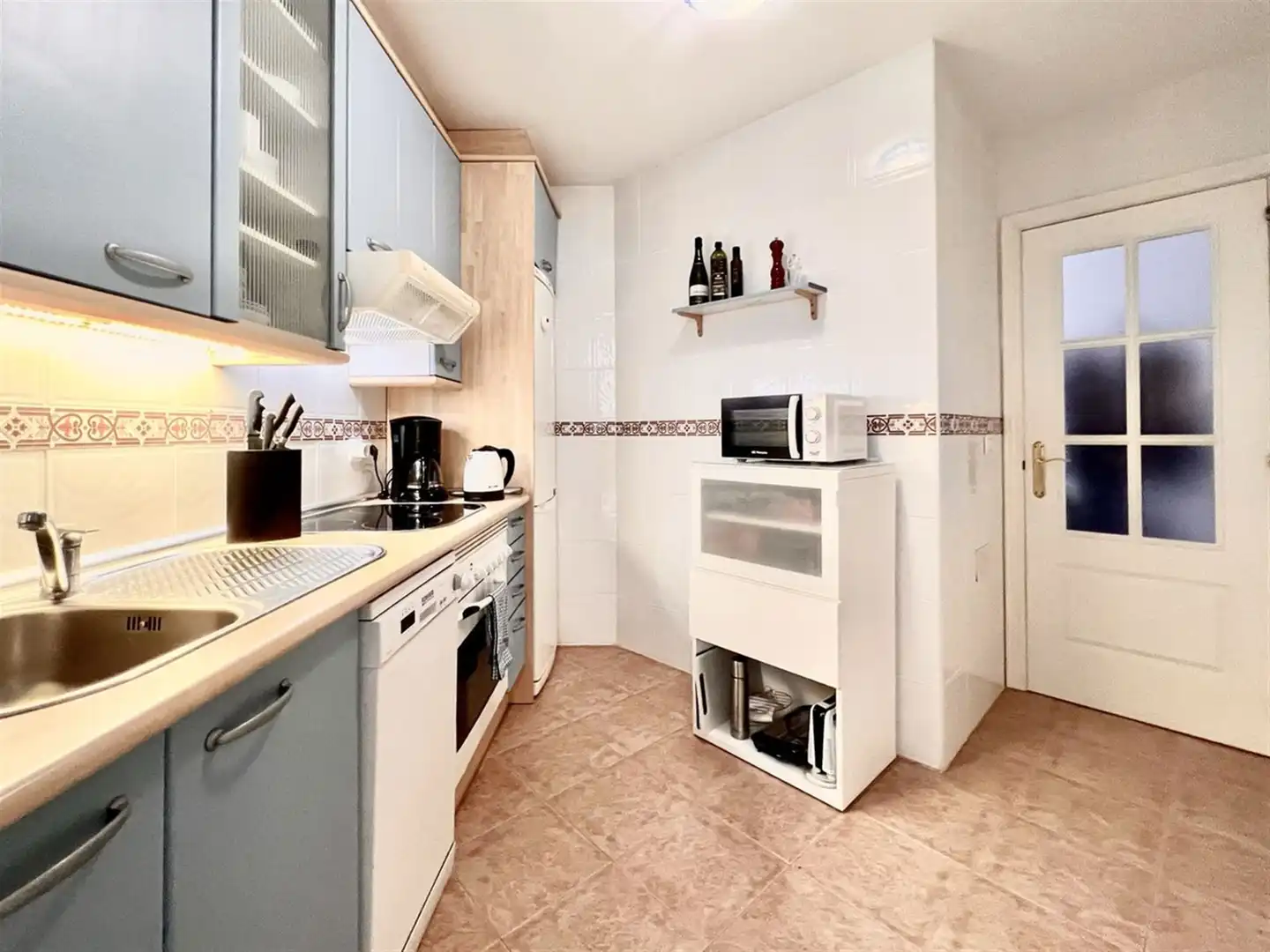 Cuina de Apartament en venda en Estepona amb Aire condicionat i Terrassa