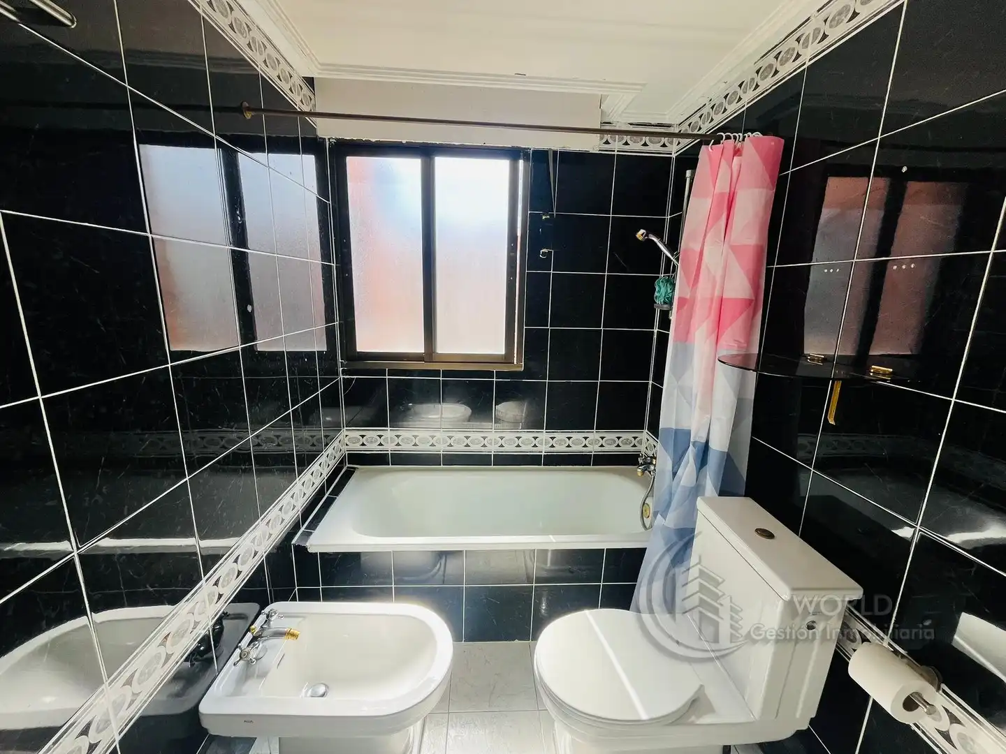 Bathroom of Attic for rent in Madrid  with Air Conditioner, Heating and Terrace