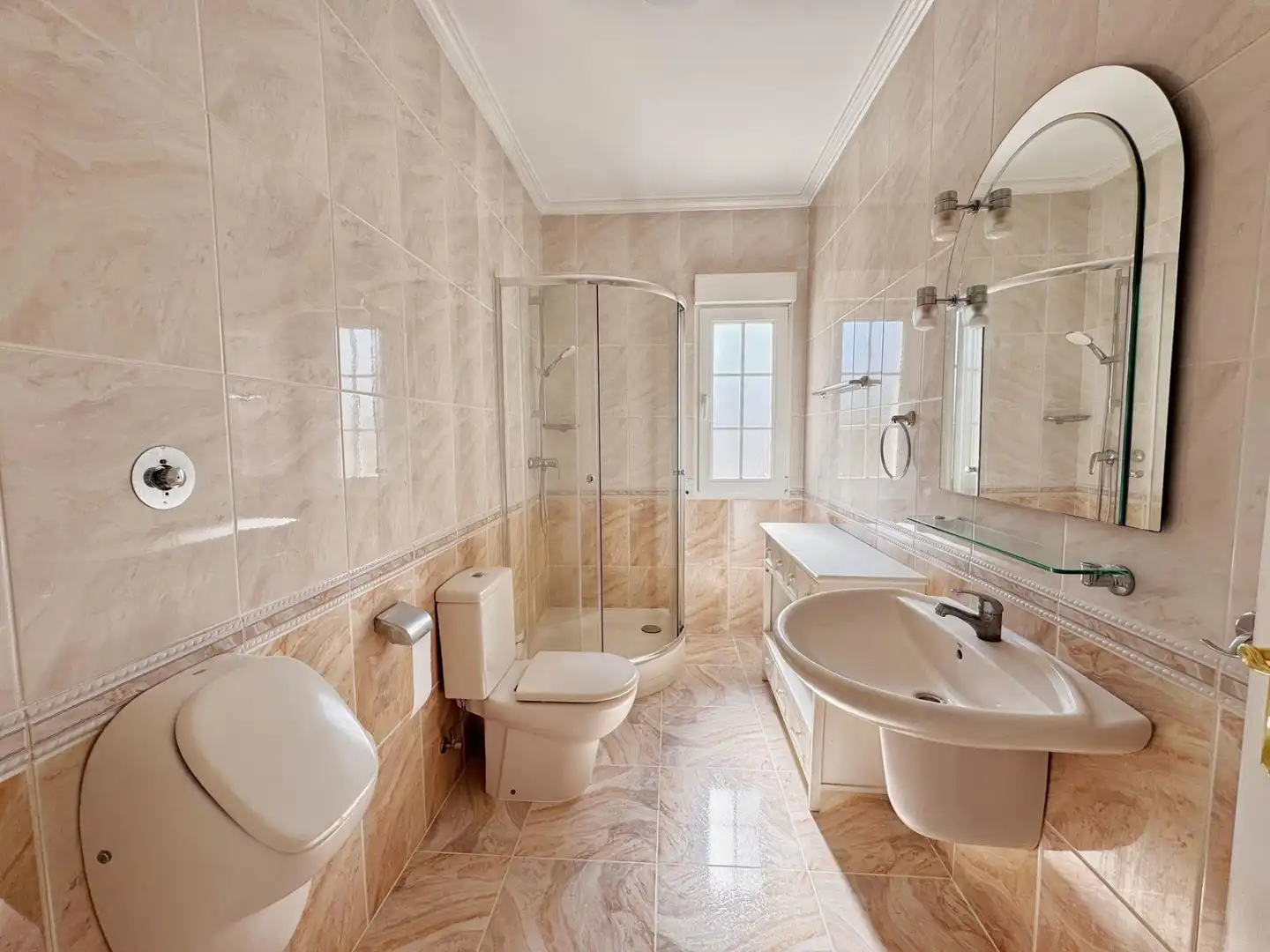 Baño de Casa o chalet de alquiler en La Nucia con Aire acondicionado, Jardín privado y Piscina