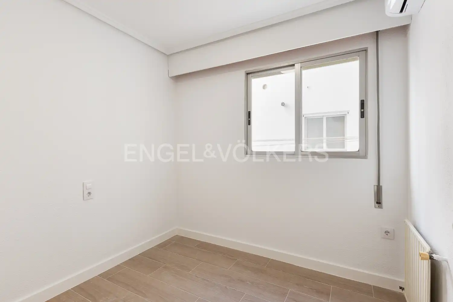 Schlafzimmer von Wohnung zur Miete in Valencia mit Klimaanlage, Heizung und Terrasse
