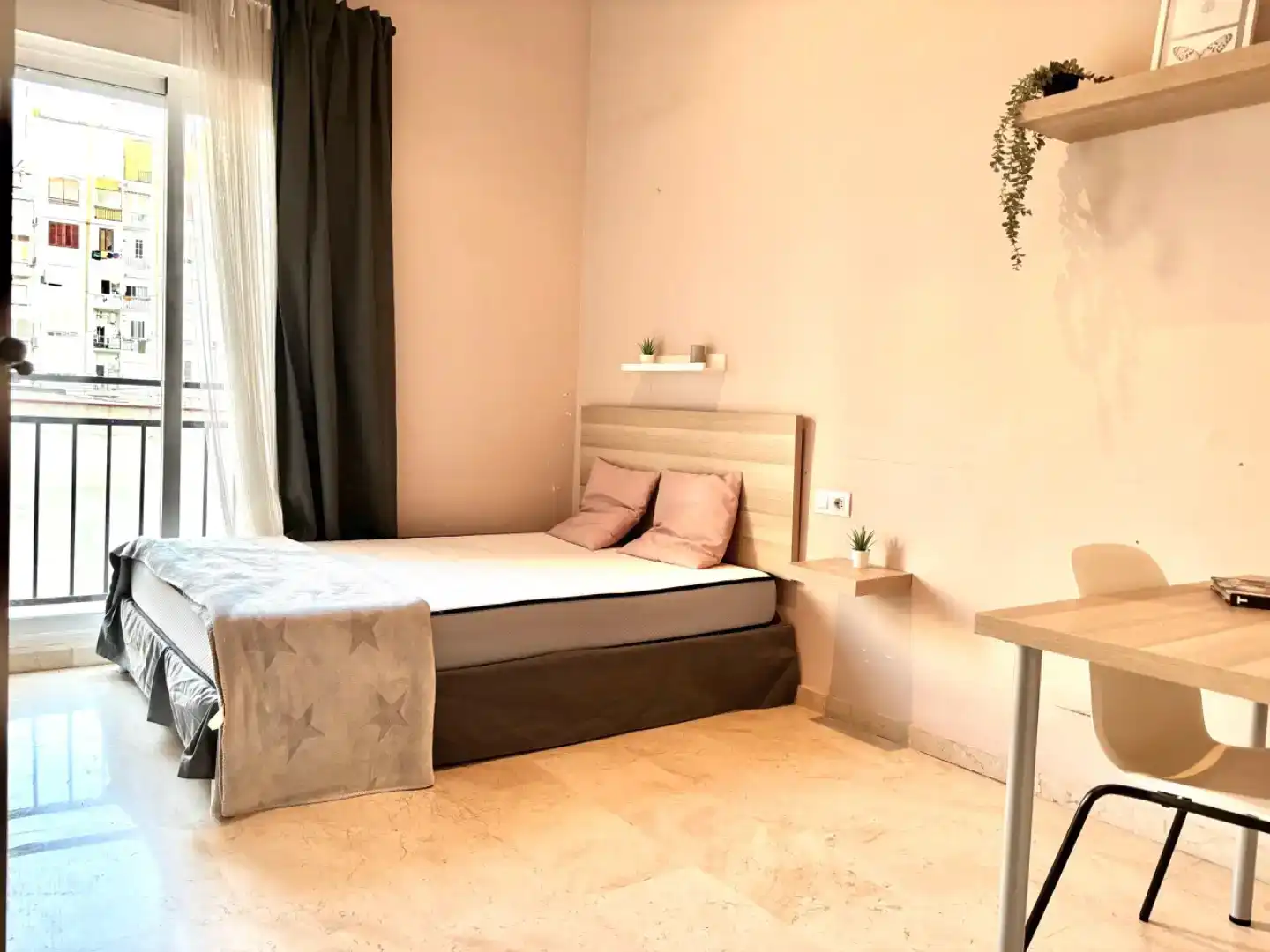Bedroom of Flat for rent in  Valencia Capital  with Air Conditioner and Balcony