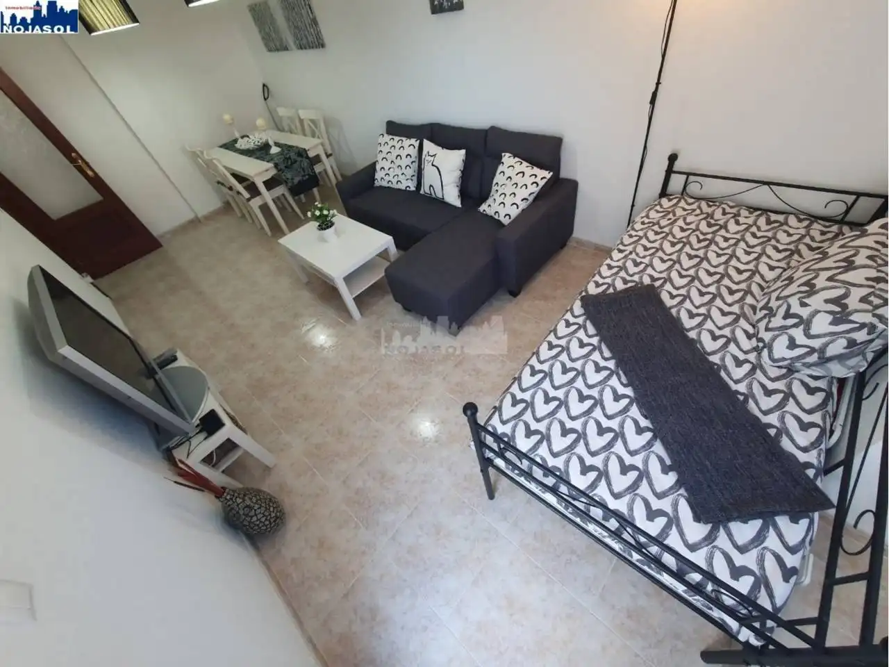 Sala d'estar de Àtic de lloguer en Noja amb Calefacció, Terrassa i Moblat